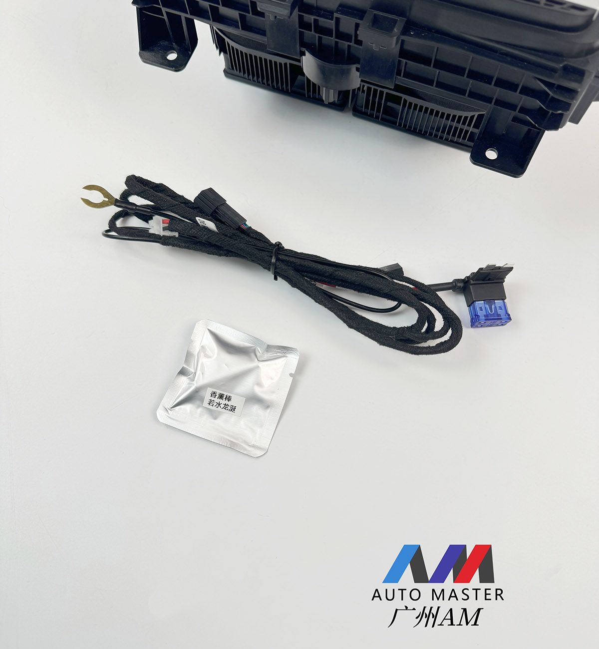 Нештатный подстаканник с подогревом и охлаждением для BMW X5L G18缩略图3